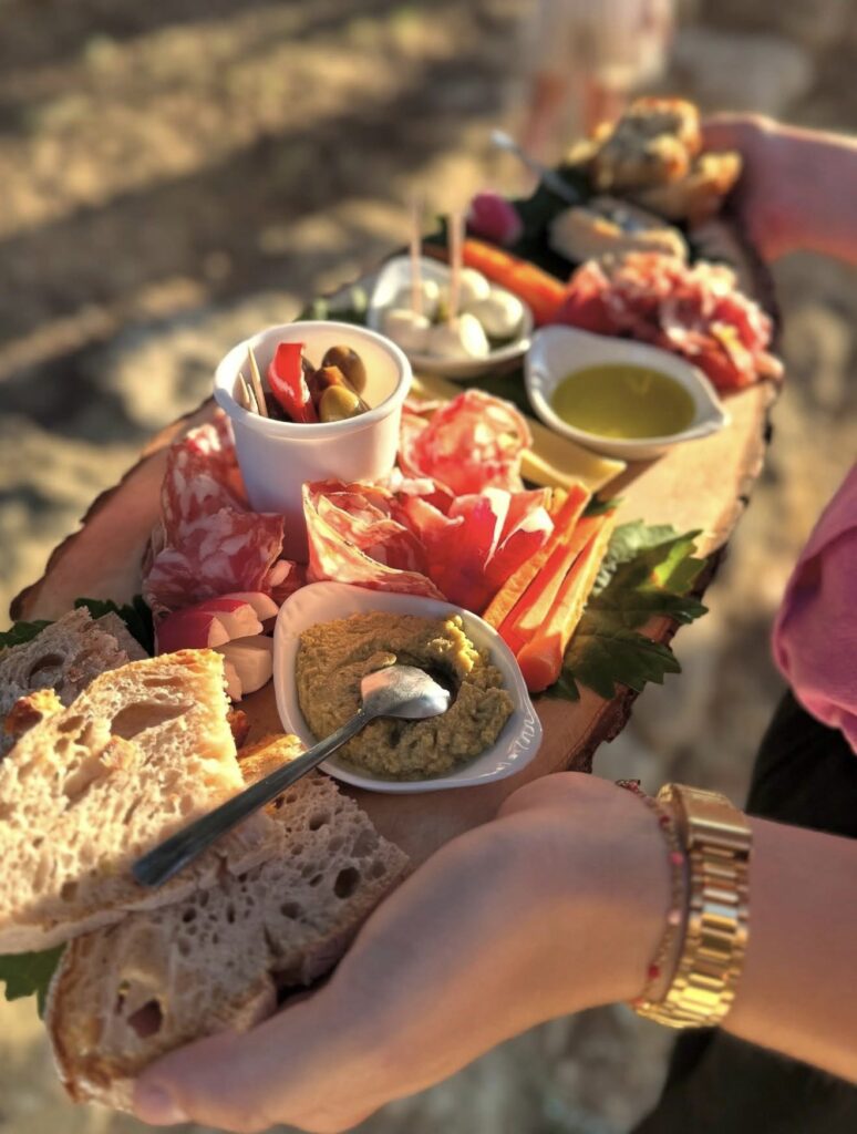 Soirée domaine Luberon planche apéro et vins du luberon